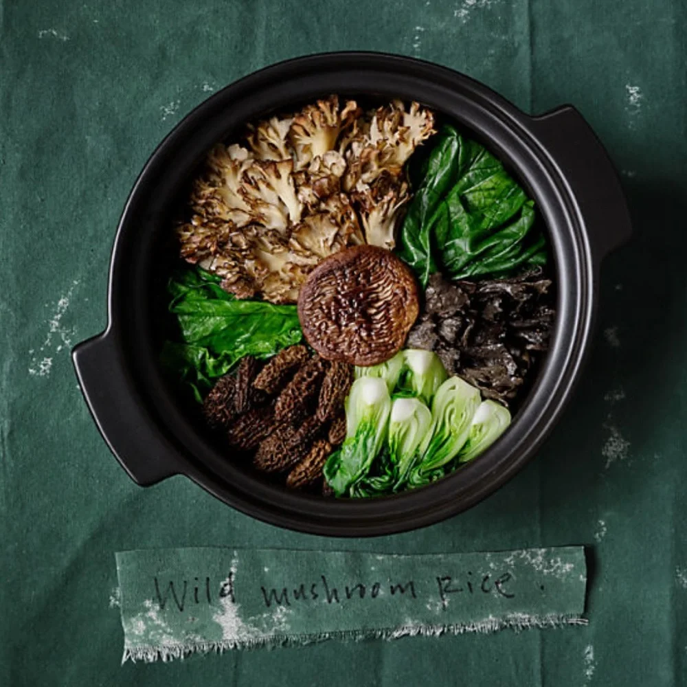 New! EXCLUSIVE CRATE&BARREL Limited Edition Hand-glazed Donabe Clay Pot in Black